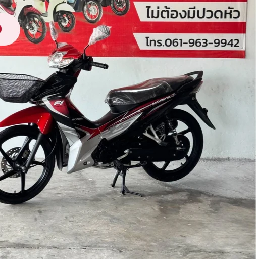 มอเตอร์ไซค์ Honda Wave มือสอง สีดำแดง จอดหน้าร้านธนาสินเงินไว