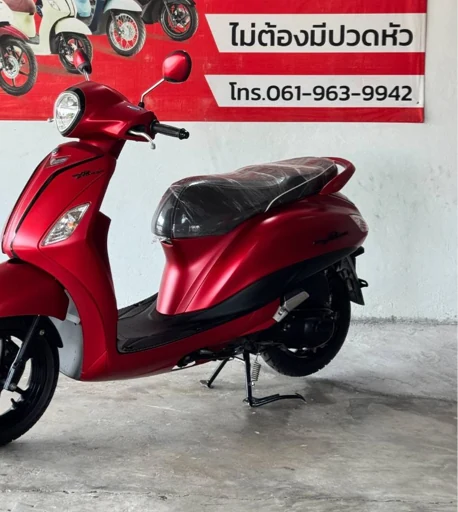 สกู๊ตเตอร์ Honda Scoopy มือสอง สีแดง จอดหน้าร้านธนาสินเงินไว